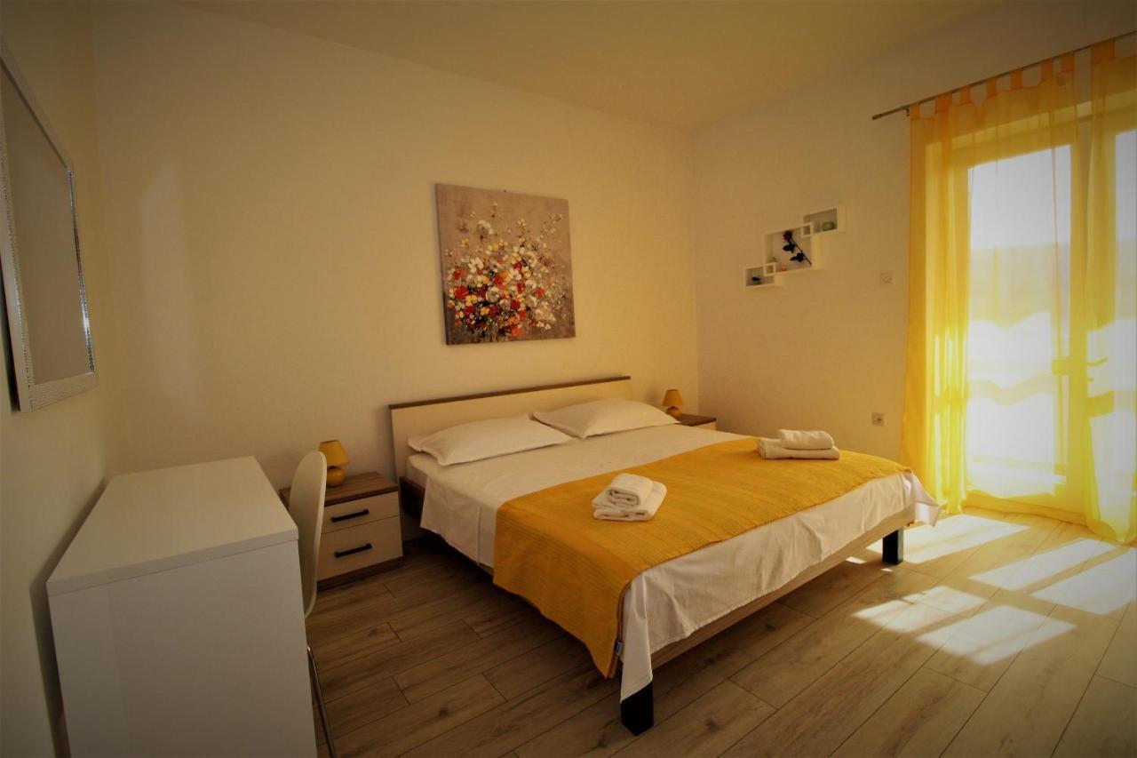 Apartments And Rooms With Parking Space Pag - 13060 Pag Town Kültér fotó